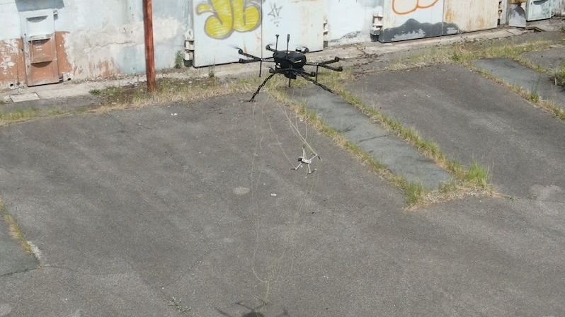 Čeští vědci představili unikátní způsob, jak odchytit nebezpečné drony